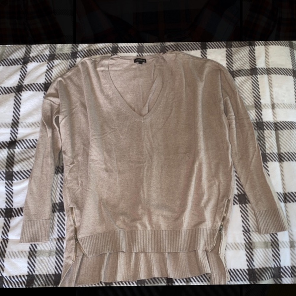 Size medium sweater.